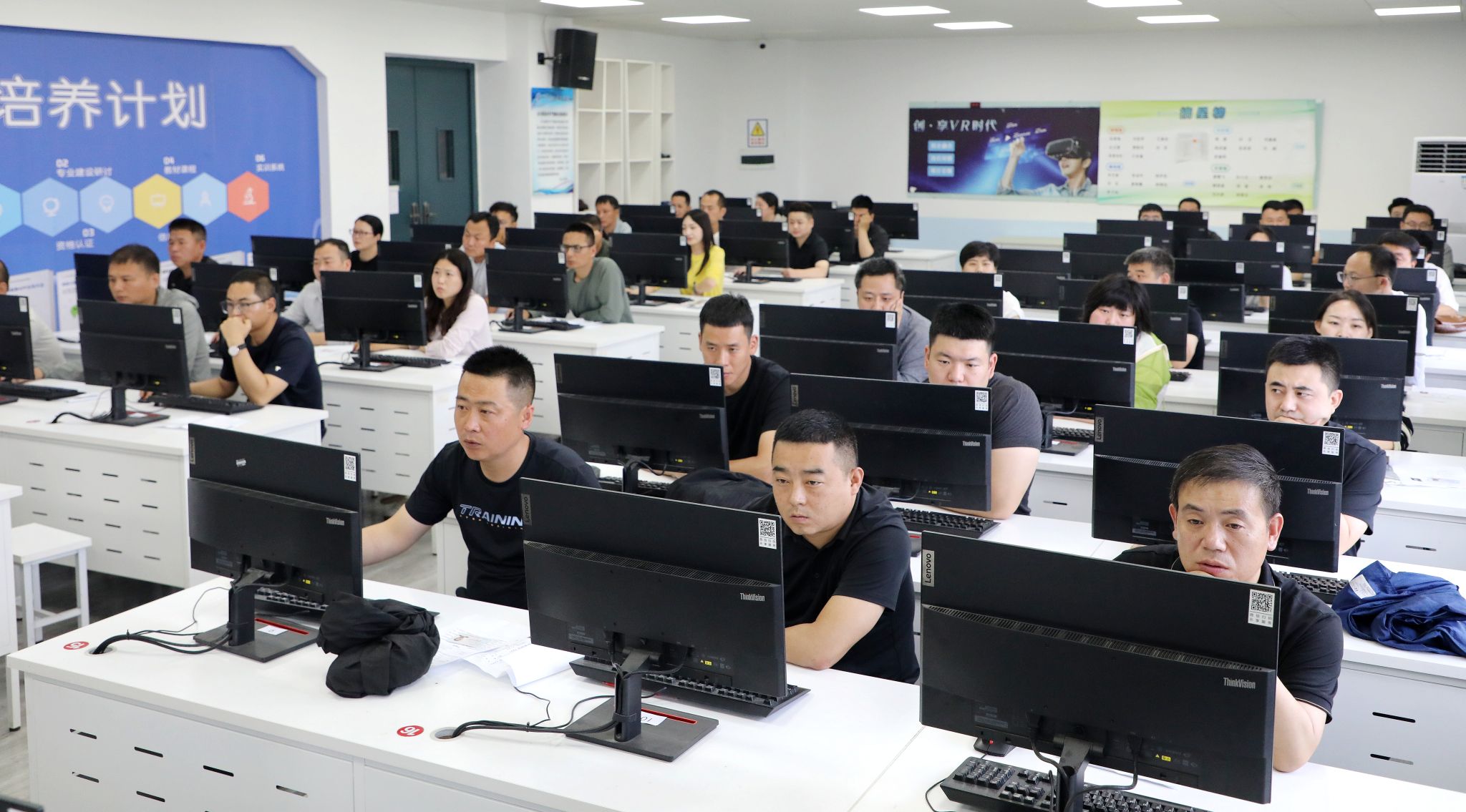 2026年咸阳市机关事业单位工人技术等级岗位操作技能考核在咸阳职院顺利举行